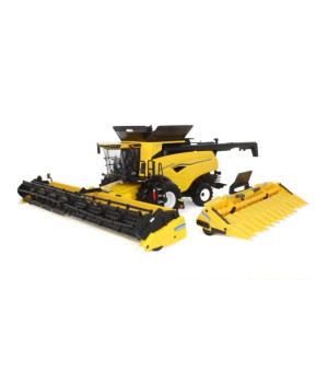 ERTL, 1/32 New Holland Combine with Corn & Grain Heads Prestige Collection